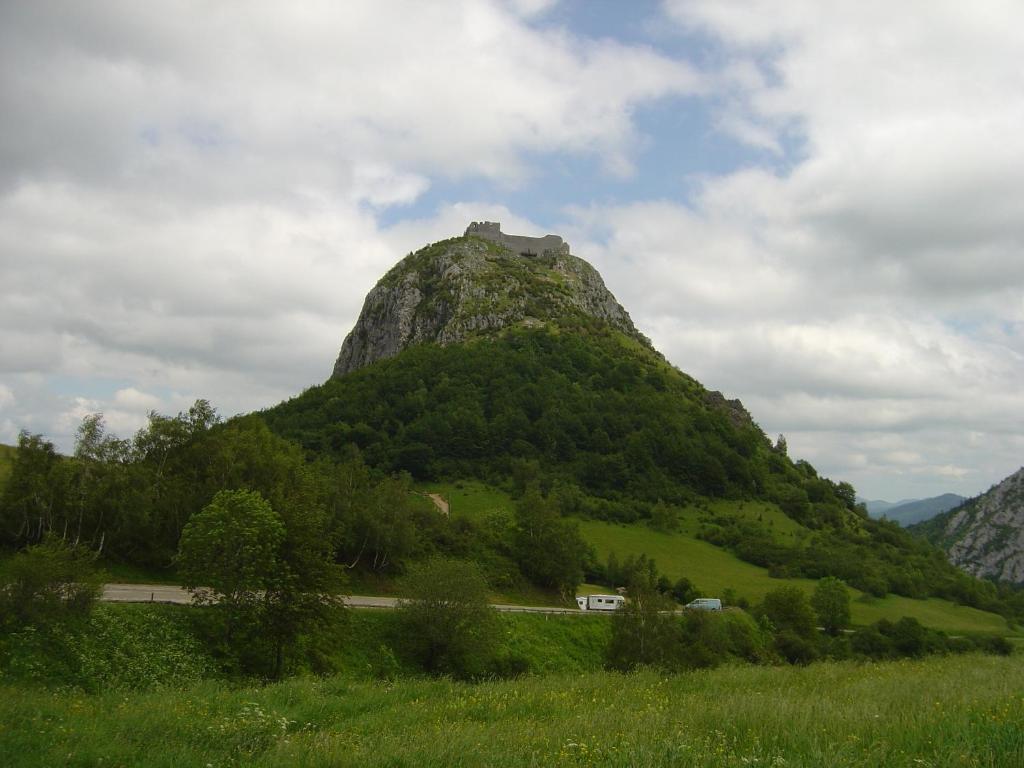 Aux Quatre Saisons Axat Bagian luar foto