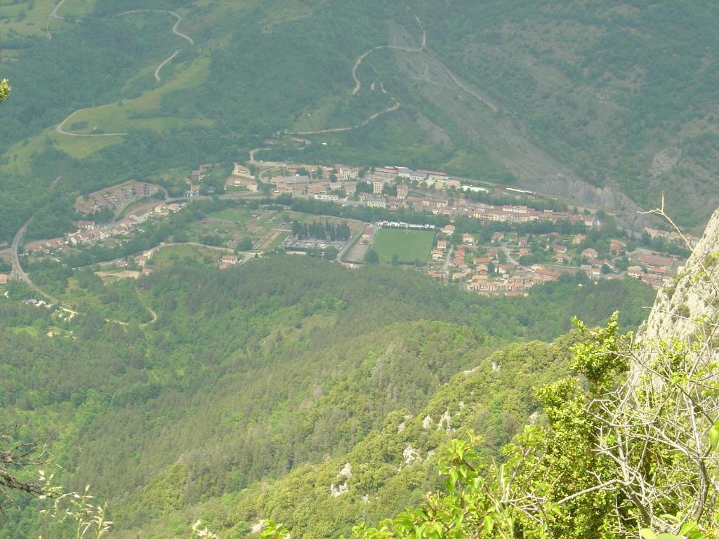Aux Quatre Saisons Axat Bagian luar foto