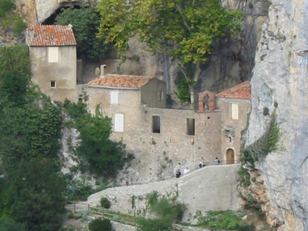Aux Quatre Saisons Axat Bagian luar foto
